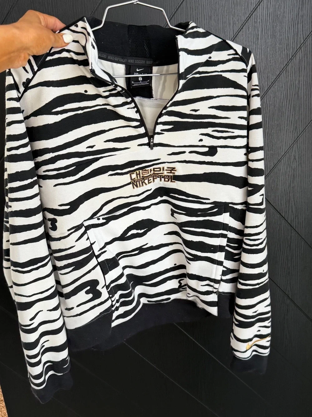 Nike Medium Black & White Zebra-Print Pullover and XS High-Rise Shorts Set